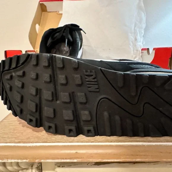 9.5 W Air Max 90 Black/White Leather and suede - Picture 4 of 5